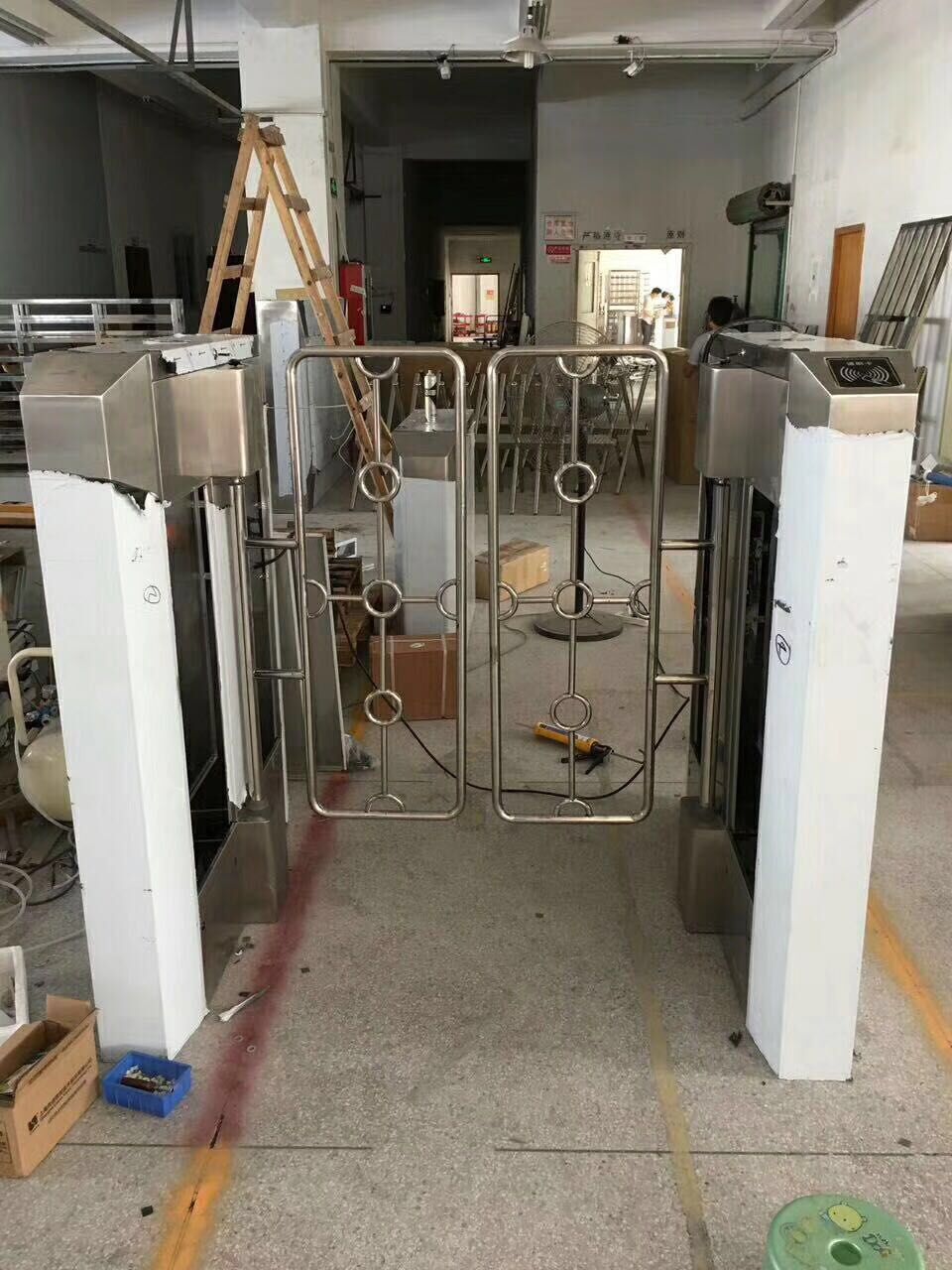 横县防跨越摆闸