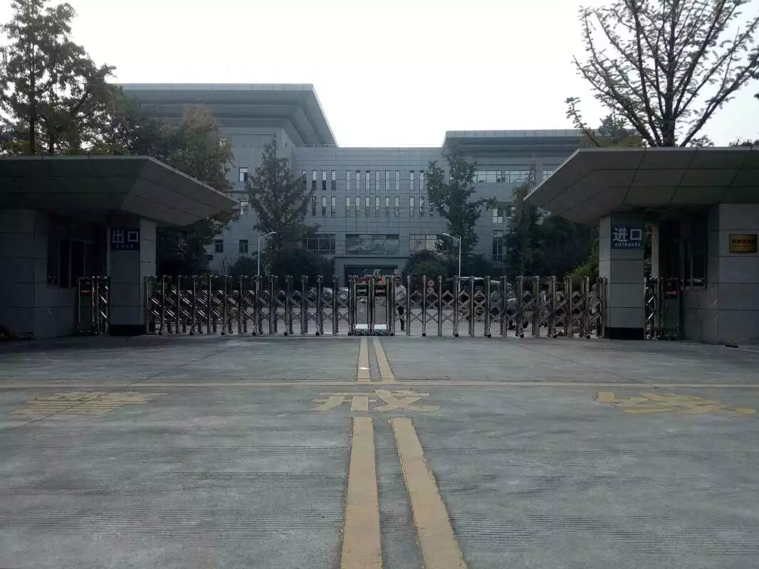 横县横县四川消防总队伸缩门